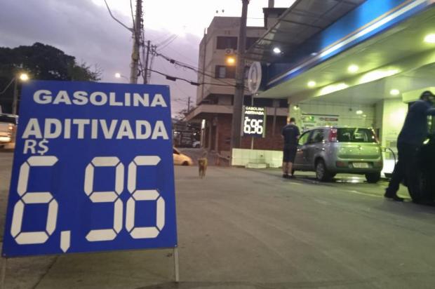 Litro da gasolina é encontrado abaixo de R$ 7 em postos da zona sul de Porto Alegre Jean Peixoto / Agência RBS/Agência RBS