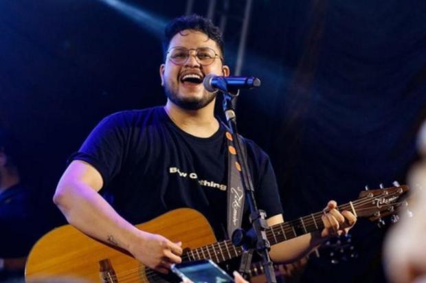 Morre o cantor sertanejo Maurílio, aos 28 anos Adilson Cruz / Reprodução / Instagram @mauriliolem/Reprodução / Instagram @mauriliolem