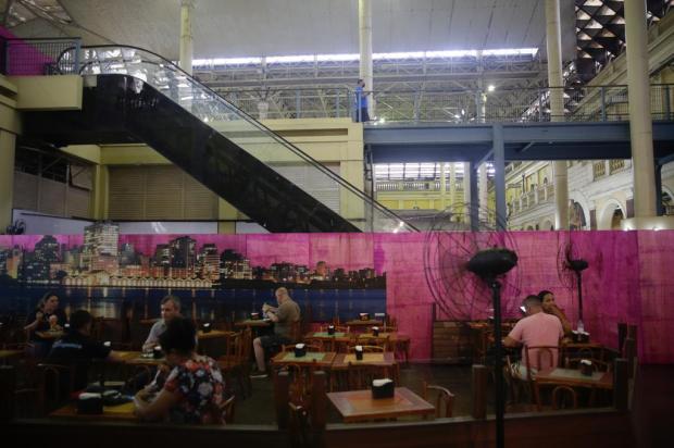 Tapumes e remoção de escada rolante dão a largada em obras do segundo piso do Mercado Público Mateus Bruxel / Agencia RBS/Agencia RBS