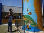 Pai e filho fazem pintura artística em caixa d'água de escola de Gravataí Mateus Bruxel / Agencia RBS/Agencia RBS