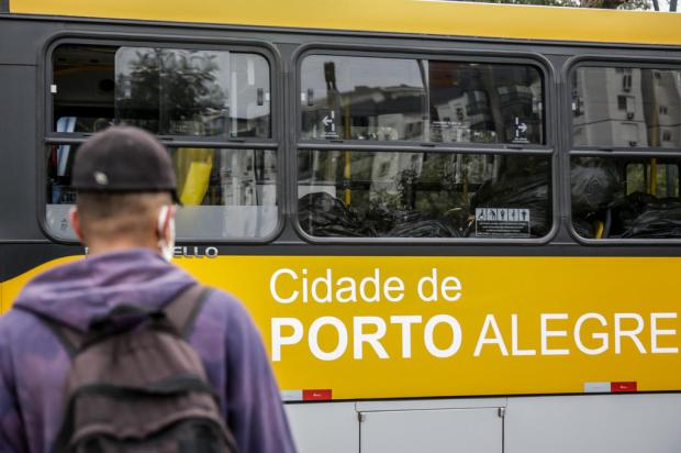 Passageiros reclamam de falta de ônibus em Porto Alegre e prefeitura promete ampliar horários Marco Favero / Agencia RBS/Agencia RBS
