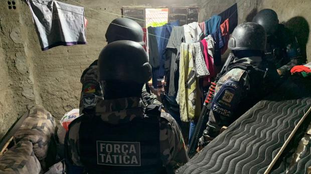 Dois presos e armas, munição e drogas apreendidas: como foi a operação da Polícia Civil para conter guerra de facções em Porto Alegre Divulgação PC/RS / ResourceSpace/ResourceSpace