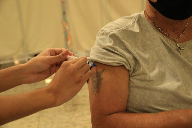Confira onde se vacinar contra a covid-19 e gripe nesta terça-feira em Porto Alegre Ronaldo Bernardi / Agencia RBS/Agencia RBS