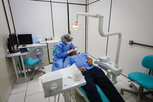 Fila de espera por prótese dentária em Porto Alegre tem mais de 2 mil solicitações  Cristine Rochol / PMPA/PMPA