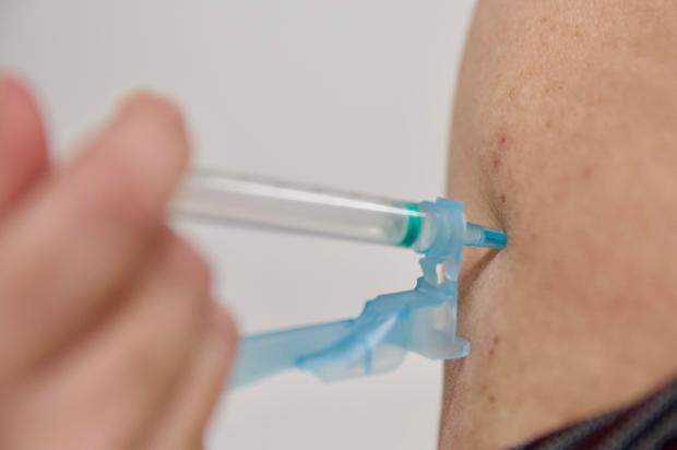 Reforço da vacinação contra covid-19 é ampliado para pessoas de 40 anos nesta terça-feira em Porto Alegre Jefferson Botega / Agencia RBS/Agencia RBS