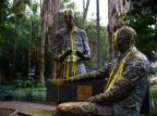 Monumento a Carlos Drummond de Andrade e Mario Quintana é alvo de vandalismo em Porto Alegre Jonathan Heckler / Agencia RBS/Agencia RBS