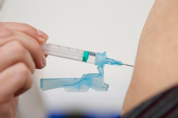 Serviço de vacinação em Porto Alegre: veja onde é possível se imunizar contra a gripe e a covid-19 nesta quinta-feira