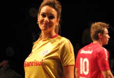 camiseta dourada inter