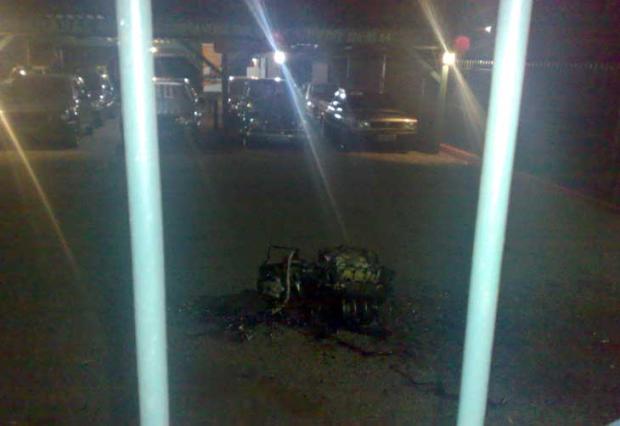 Motor de carro voa cerca de 40 metros depois de colisão com micro-ônibus em Santa Maria Fernando Ramos/