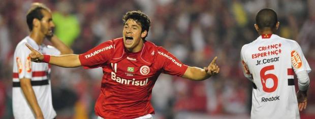 Inter bate o São Paulo e larga na frente na semifinal da Copa Libertadores Diego Vara / Inter bate o São Paulo e larga na frente na semifinal da Copa Libertadores Diego Vara /