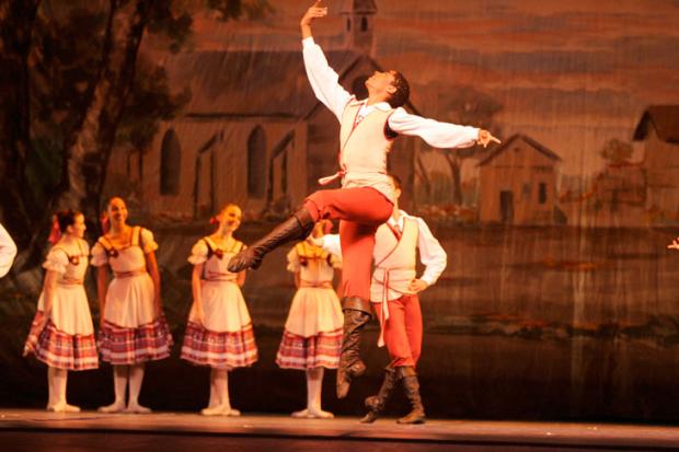 Bailarino Gabriel voa cada vez mais alto no Rio Alceu Bett/