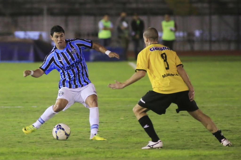 Em estreia de Giuliano, Grêmio vence Maringá por 1 a 0 em amistoso