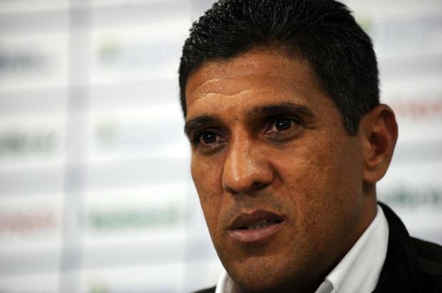 Último técnico campeão pelo Grêmio, Silas diz que ganhar primeiro jogo é fundamental