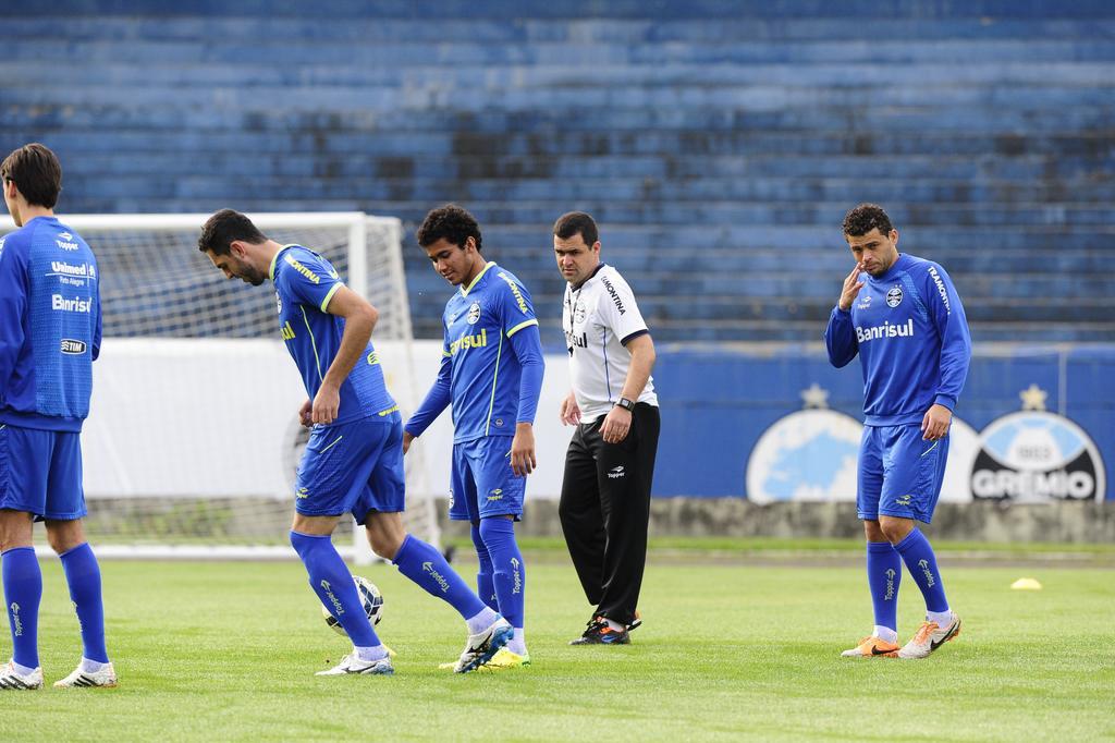 Grêmio foca na saída de bola no último treino antes da viagem a Salvador