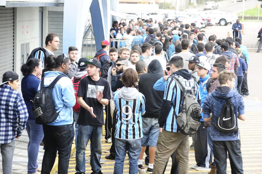 BM é chamada para evitar briga na venda de ingressos no Olímpico
