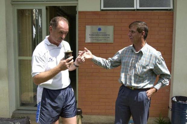 Padre é amuleto de Felipão no Gre-Nal do retorno