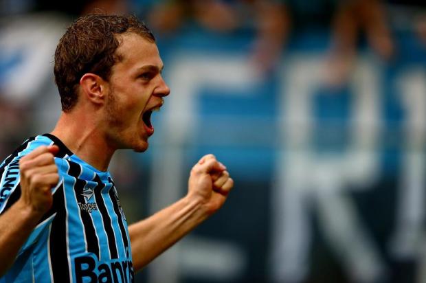 Felipão confirma Grêmio com dois centroavantes e Breno na lateral