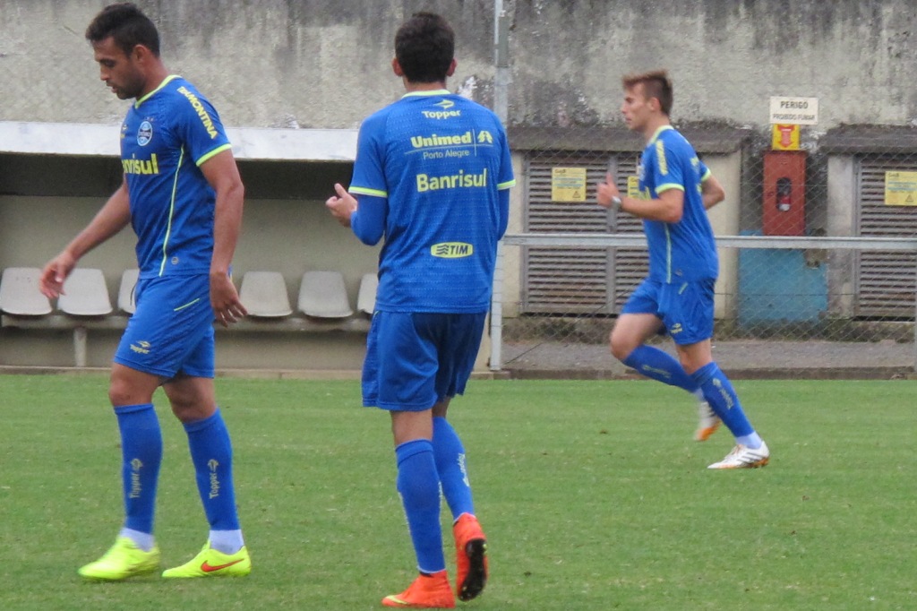 Treino indica que Grêmio poderá ter três zagueiros contra o Flamengo