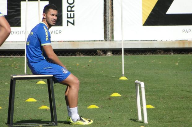 Lateral dispensado pelo Grêmio desabafa: Futebol não foi problema