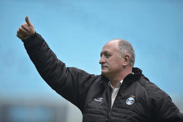Aposta na base e combatividade: Felipão dá nova cara ao Grêmio
