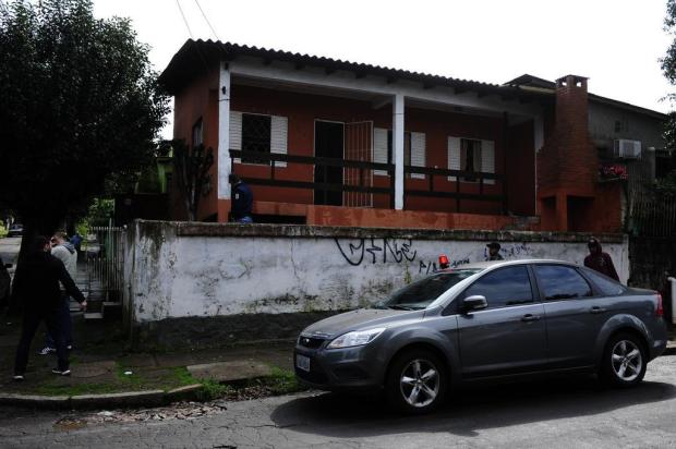 Justiça condena homem por atear fogo na casa da torcedora gremista que xingou Aranha