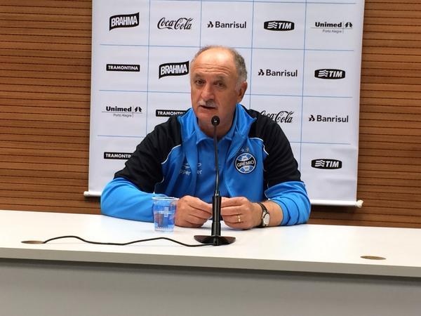 Felipão diz que formação mais defensiva é o estilo do Grêmio
