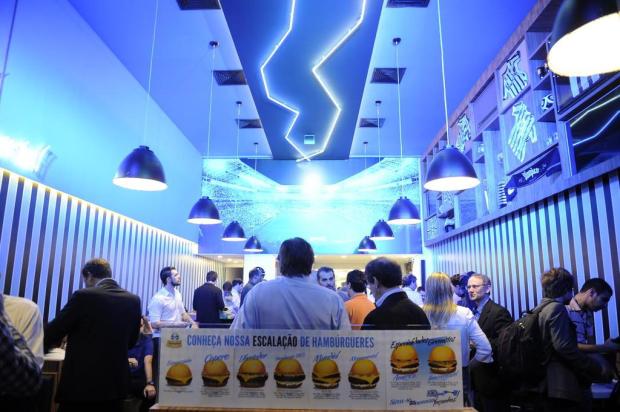 Hamburgueria 1903 inaugura delivery para pedidos em aplicativo
