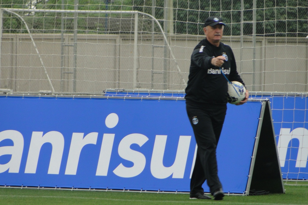 Felipão deseja pronta recuperação a Muricy e Joel Santana
