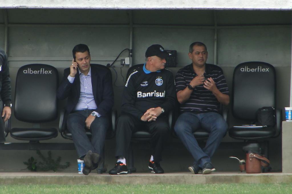 FOTO: Arce visita o Olímpico e acompanha treino com Felipão