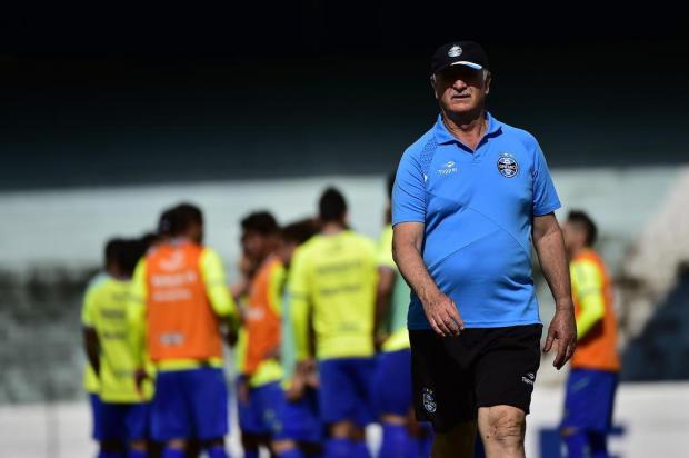 Em treino com orientações de Ivo Wortmann, Rhodolfo participa normalmente