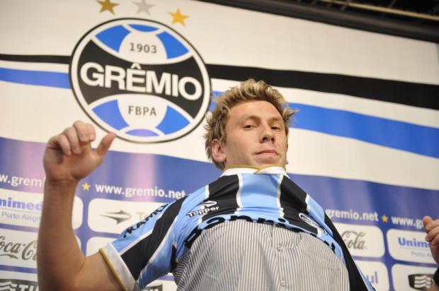 Em recuperação da quinta cirurgia no joelho, Gabriel será comprado pelo Grêmio