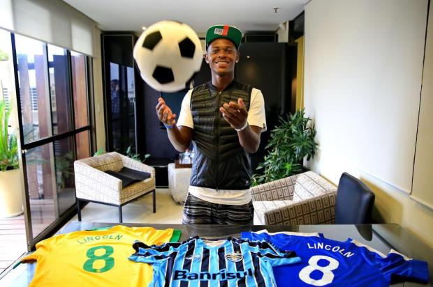 Promovido aos 16 anos, Lincoln sonha: Quero ser um Ronaldinho, um Messi, um Neymar