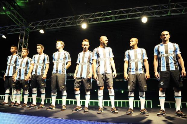 Luiz Zini Pires: novas camisas do Grêmio têm sotaque inglês