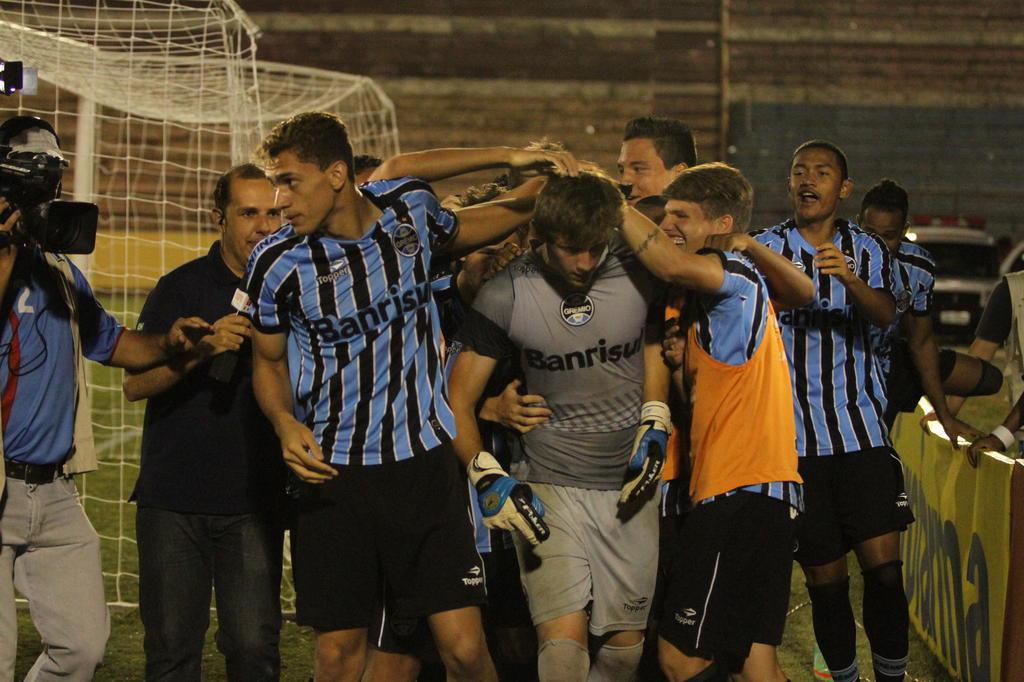 Nos pênaltis, Grêmio supera Paraná e avança às oitavas da Copa São Paulo