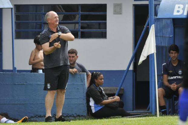 Talvez o meu esquema não seja com dois centroavantes, admite Felipão após amistoso
