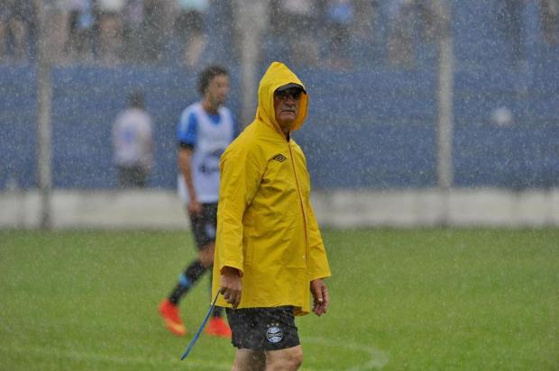 Uma vaga, três candidatos: a disputa por um lugar no meio-campo do Grêmio