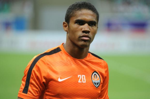 Quero encerrar minha carreira no Grêmio, afirma meia Douglas Costa