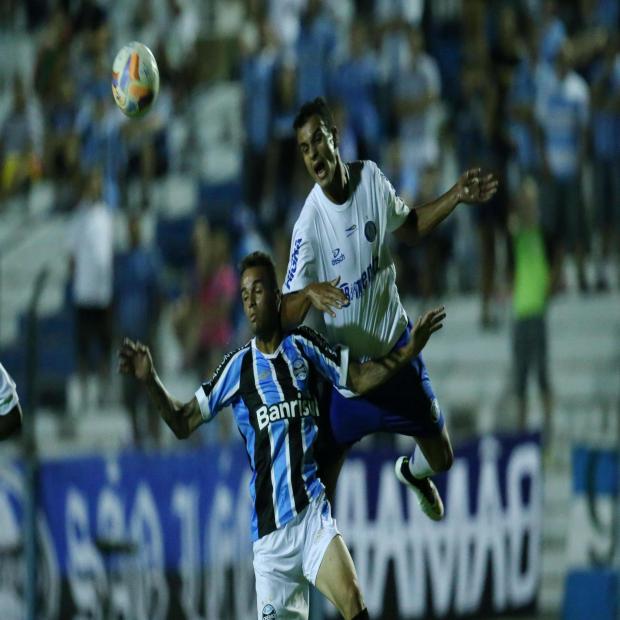 No primeiro jogo sem Barcos, Grêmio perde para o Aimoré por 2 a 1