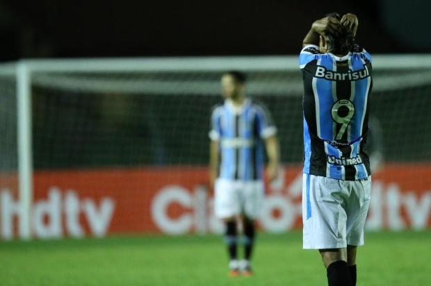 Colunistas opinam: vale a pena o Grêmio insistir nos dois centroavantes?