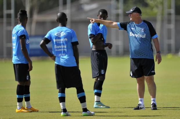 Wianey Carlet: ainda existe resistência para efetivar meninos no Grêmio
