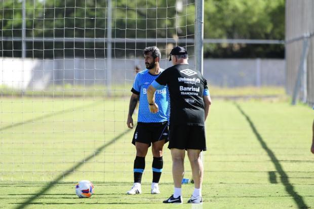 Grêmio treina com apenas uma dúvida para enfrentar o Avenida