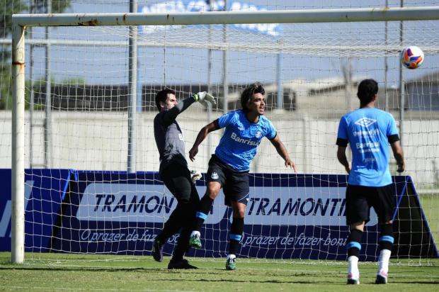 Próximo do mesmo clube de Barcos, Moreno fica no banco contra o Avenida
