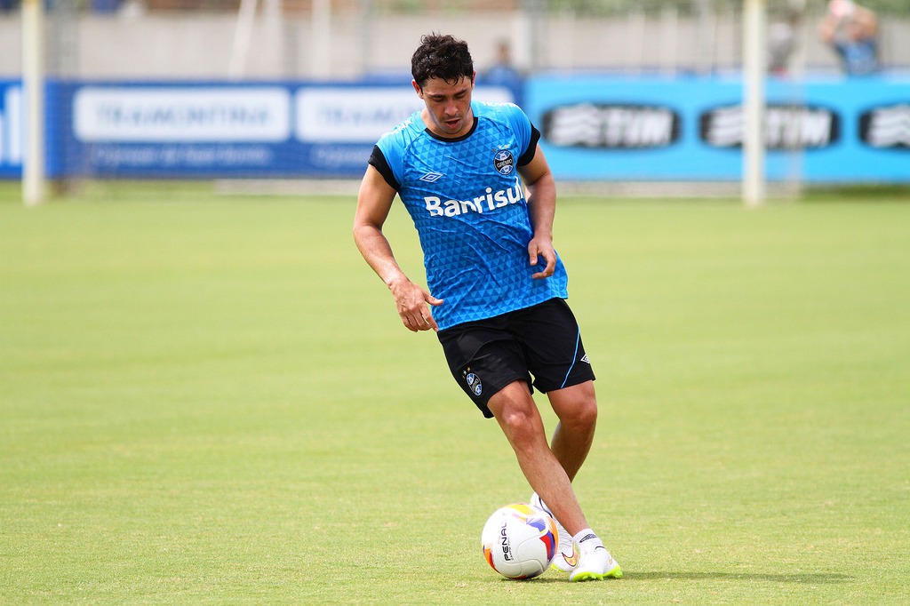 Giuliano treina como titular para enfrentar o Juventude
