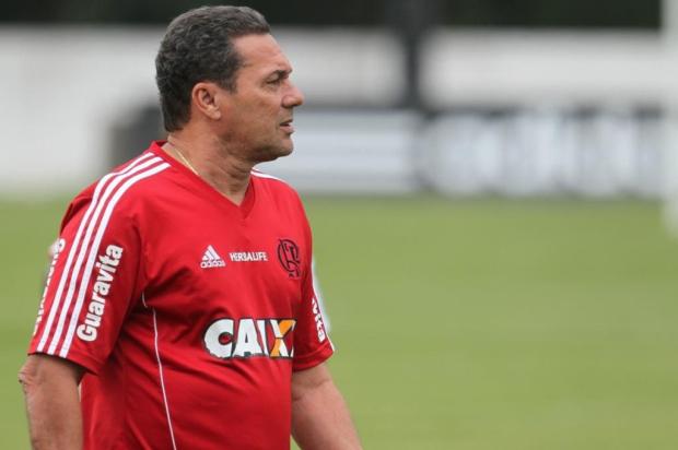 Luiz Zini Pires: Vanderlei Luxemburgo quer cobrar milhões do Grêmio