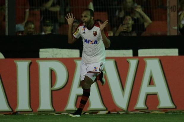 Empresário de Alecsandro descarta Grêmio: Renovará com Flamengo