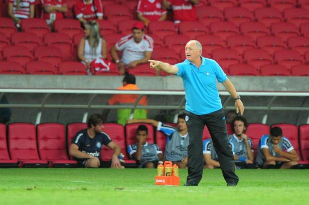 Nos últimos Gre-Nais, Felipão surpreendeu para deixar o Grêmio mais defensivo