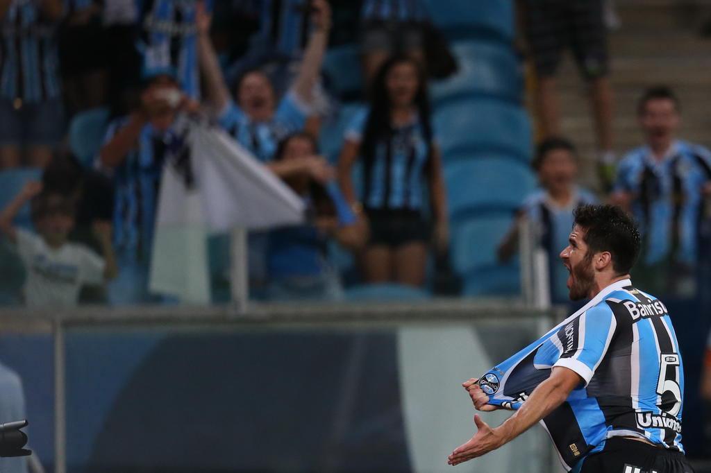 Marcelo Oliveira dribla desconfiança e vira peça-chave no time de Felipão