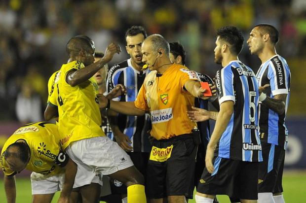 Diretor de futebol do Grêmio critica juiz após vitória sobre Ypiranga: Muito fraco