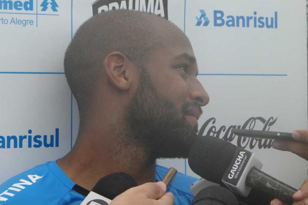 Fellipe Bastos cita dor de cabeça para Felipão e fala em disputa sadia por vaga no time