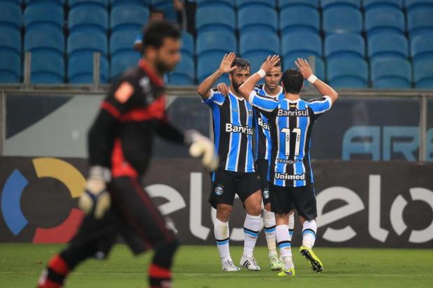 Grêmio domina, perde muitas chances, mas vence Campinense e avança